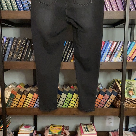 🔥🔥HOT🔥🔥PLUS SIZE JEANS - Picture 5 of 7